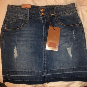 NEVER WORN jean skirt, size Large, super stretchy